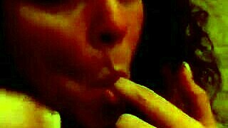 Homemade video shows chubby girlfriend showing off her assplay skills