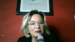 Lola pra maiores: A smoking fetish intimate encounter