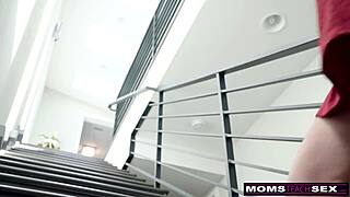 Facesitting and jerking off: A momsteach's sex adventure