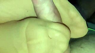 Raunchy nylon soles touching feet result in a great cumshot
