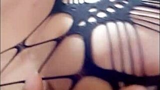 Me pongo lenceria y grabo un baile sexy para mi amigo, quien me pidio verme desnuda. Luego insistio en una cita para estar juntos.