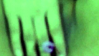 incredible asian fingers shaved cunt with dildo 😏