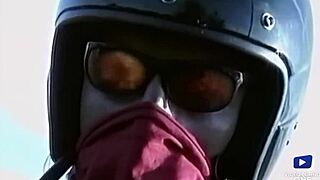 Julia Channels, cycata brunetka rżnięta w aucie