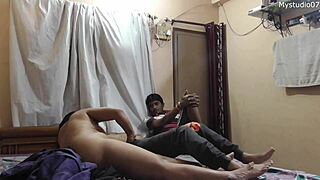 Min stedsøn knepper min kone foran mig, det er helt chokerende at se.