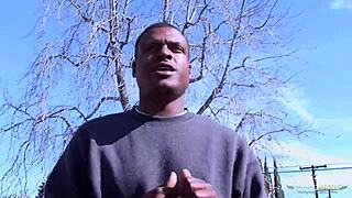 After the Guy Fixed Her Car the Ebony Returned the Favor by Sucking and Fucking