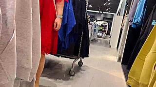 risky blowjob in clothing store with slipcouple.