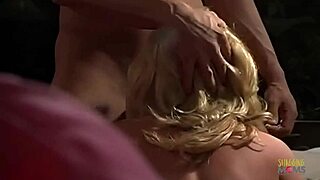 Sexet dame suger pik så knepper kæreste