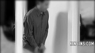 Е, какво мислиш, доведеният татко иска малко действие днес?