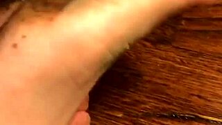 licking dirty feet 😋