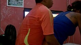 rasgando o cu da morena