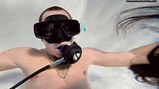 Seks kumpulan bawah air dengan Eva Sasalka dan kawan-kawan luar rumah