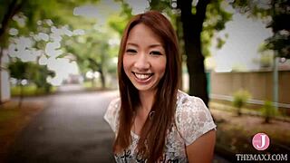 A short Amateur video of a cute Asian girl’s first time to climax