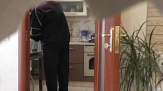 Уау! Секси милф Frina я чукат кучешката на макс!