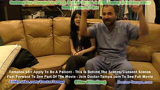 Dokter Tampa doet vernederende gyno-check bij Alexandria Wu!