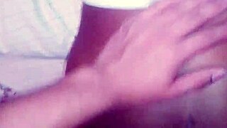 mientras me la cojo revisa su facebook