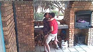 CCTV ujel mojo 38-letno ženo pri varanju s sosedovim najstniškim sinom!