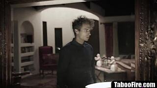 Üvey kardeş ırklararası sikiş sonrası üvey kız kardeşini vuruyor!