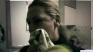 Sexig liftare delar en vild hemmagjord åktur!