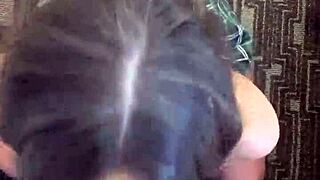 Mijn vriendin zuigt hem af