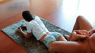 Gamer girl plays NFS while giving footjob 😏