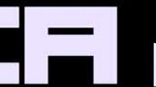 Ei, será que essa universitária aguenta dois paus grandes no aniversário dela?