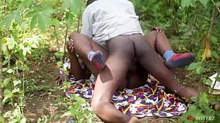 लोकल मम्मी को बाहर चुदाई की चाहत, विशाल चूत के साथ