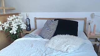 Young Girl With Perfect Body Masturbates Solo On Webcam