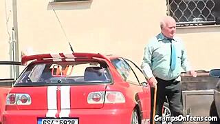 Pelacur Remaja Tunggang Datuk Tua Dengan Tenaga Gila