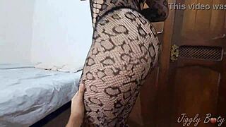 Tit bouncers and no-hander with a stunning amateur babe