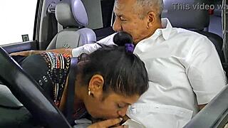 알리의 차 안에서 지저분한 입으로, 정말 대박!