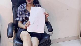 Intialainen kiimainen 18+ Sara himoitsee kyrpää selkeällä hindi-äänellä, villi Saarabhabhi6 kanssa