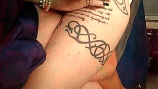 paris kisses cock 😘