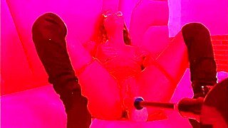 estrenando mi nuevo juguete con una mamada intensa y masturbación latina