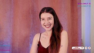 What does jolie butt look like naked?