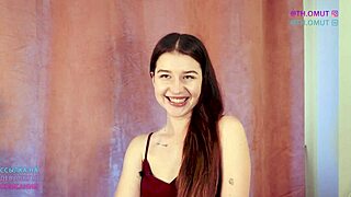 What does jolie butt look like naked?