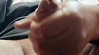 Napalony Fan Anime Podgląda Dziką Zabawę w Kostiumach i Intensywną Solową Akcję. Pożądanie Rośnie w Ukrytych Zakątkach