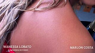 champanhe na bunda grande da minha namorada safada