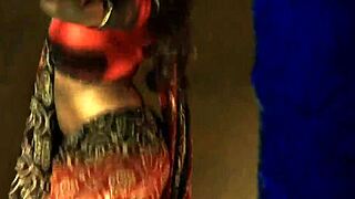 bollywood girl looks so pretty nude