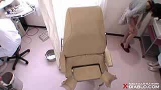 Utangaç Japon Öğrenciyi Doktorda Gözetliyorum! 😱