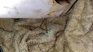 Guy fucks well-used flip flop with masturbation 😉