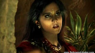 bollywood girl looks so pretty nude