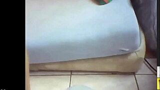 She pees on webcam outdoors