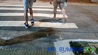Gay novinho in lingerie devours MrBumbumBrasil's cock outdoors on the street?