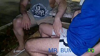 Gay novinho in lingerie devours MrBumbumBrasil's cock outdoors on the street?