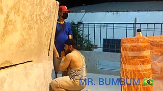 Gay novinho in lingerie devours MrBumbumBrasil's cock outdoors on the street?