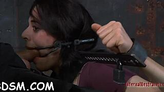 Gatinha linda se dedando forte