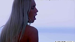 Vixen έγινε άτακτη στις διακοπές με καυτή αποστολική και πρόσωπο γεμάτο