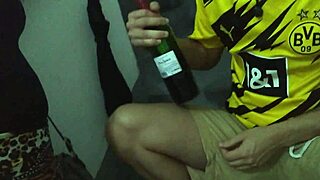 subindo escada encontrei vizinho corno e demos uma gozada samuka ventura 😏