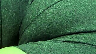 Filmé a mi hermana en shorts ajustados, ¿puedo apretar ese cameltoe?