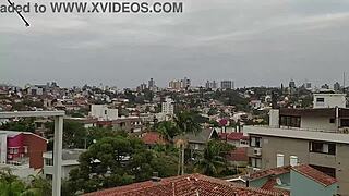 Dan�ando Na Sacada De Casa Com Grandes Tits